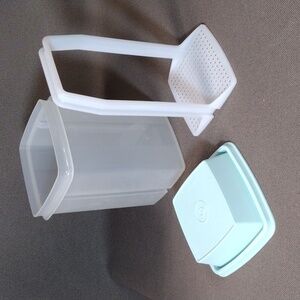 XL Tupperware pickle/olive dispenser